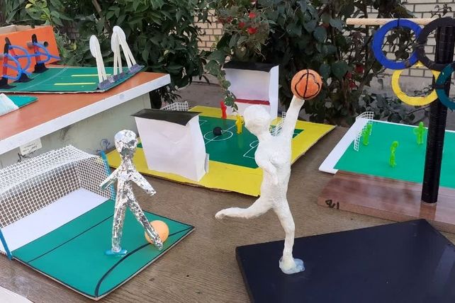 افتتاحیه نمایشگاه دست‌سازه المپیاد ورزشی درون مدرسه‌ای 