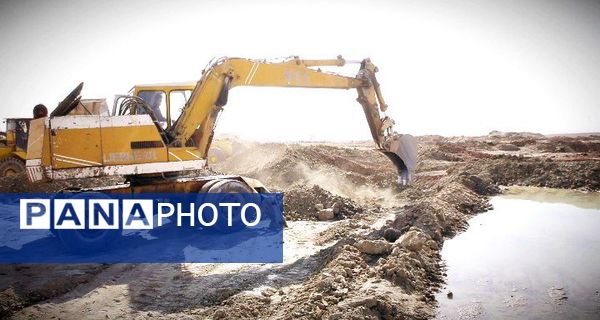 عملیات خاکبرداری و تسطیح ضلع غربی میدان طبیعت کاشمر