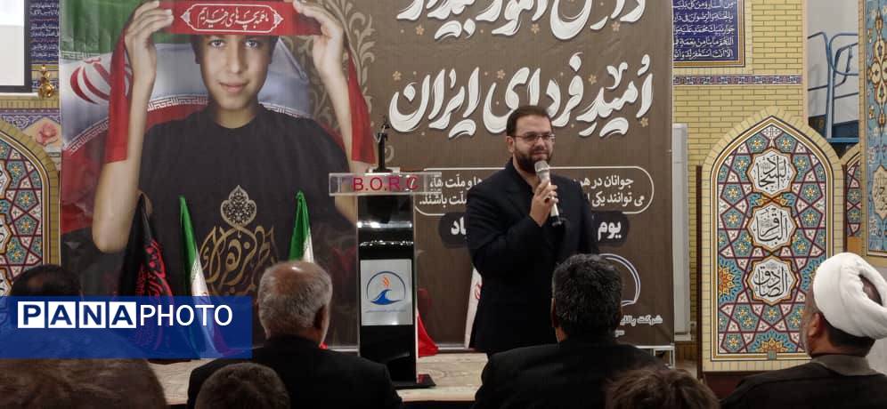 حضور قائم‌مقام معاون وزیر در سازمان دانش‌آموزی در  راهپیمایی ۱۳ آبان شهرک مروارید بندرعباس