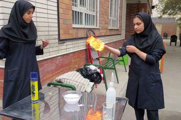 مراسم هفته پژوهش در دبیرستان بانو عفت آهنگری شهرری