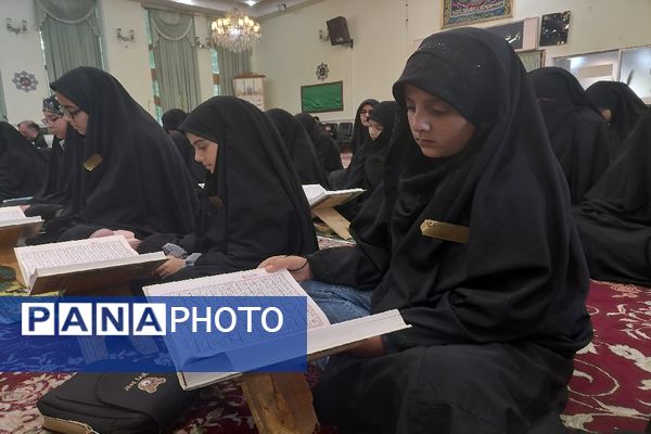 محفل انس با قرآن فرهنگیان و دانش آموزان خراسان رضوی در یادبود شهید جمهور