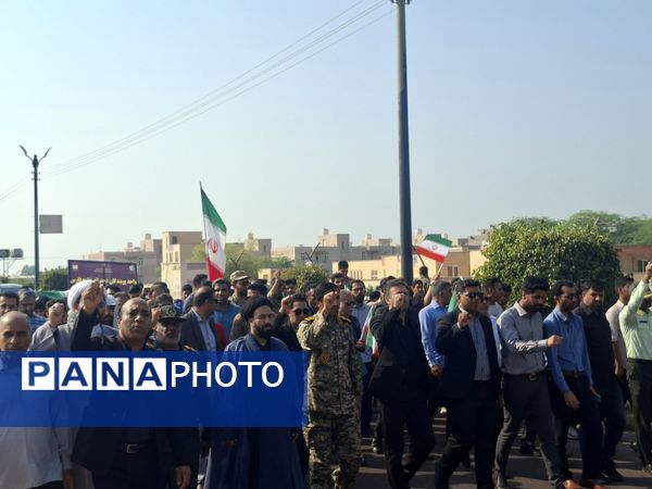 راهپیمایی بزرگ ۱۳ آبان در بوموسی با حضور پرشور دانش‌آموزان