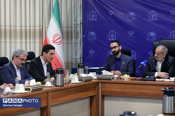 نشست صمیمی وزیر آموزش و پرورش با مدال آوران المپیادهای جهانی