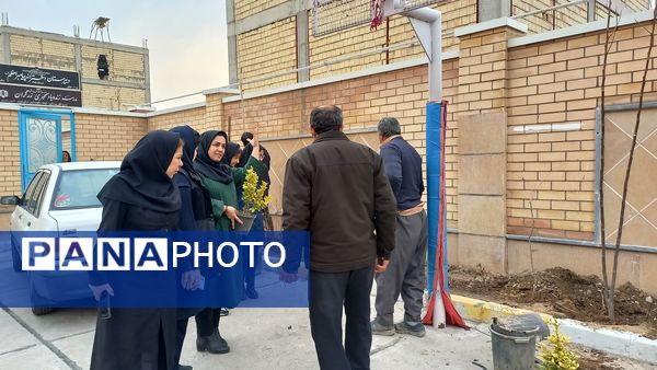 دوستی با طبیعت و شور و حال دانش‌آموزان دبیرستان فرزانگان استعداد درخشان ملارد