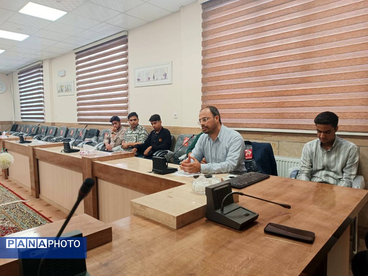 دیدار مدیر جدید آموزش و پرورش گناباد با جمعی از دانشآموزان