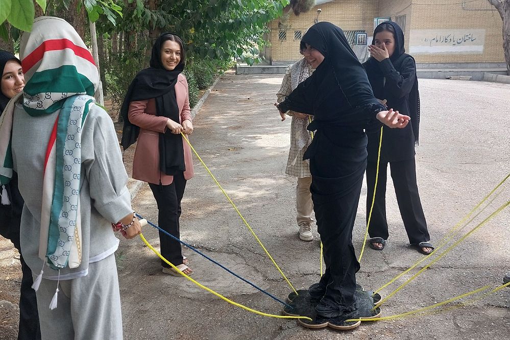 حضور پرشور دانش‌آموزان دبیرستان راضیه شکرایی ناحیه‌2 شهرری در اردو‌ مثبت هشتادی‌ها 