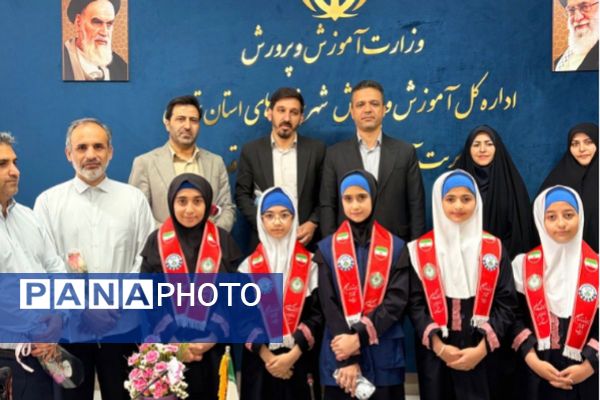تجلیل دانش آموزان مدرسه هدی۱ از  مدیر ومعاونین آموزش و پرورش شهرستان قدس