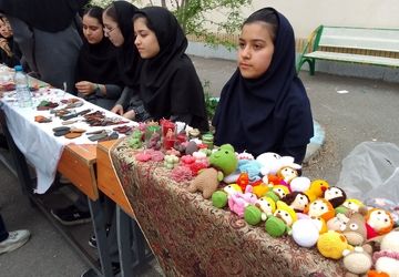 برگزاری بازارچه کسب و کار دانش‌آموزی در دبیرستان گلشن آزادی مشهد
