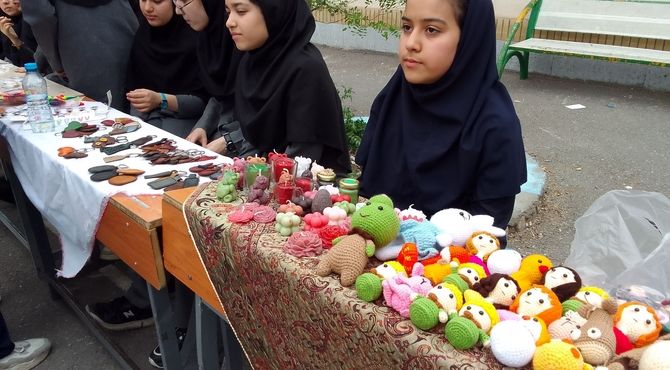 برگزاری بازارچه کسب و کار دانش‌آموزی در دبیرستان گلشن آزادی مشهد