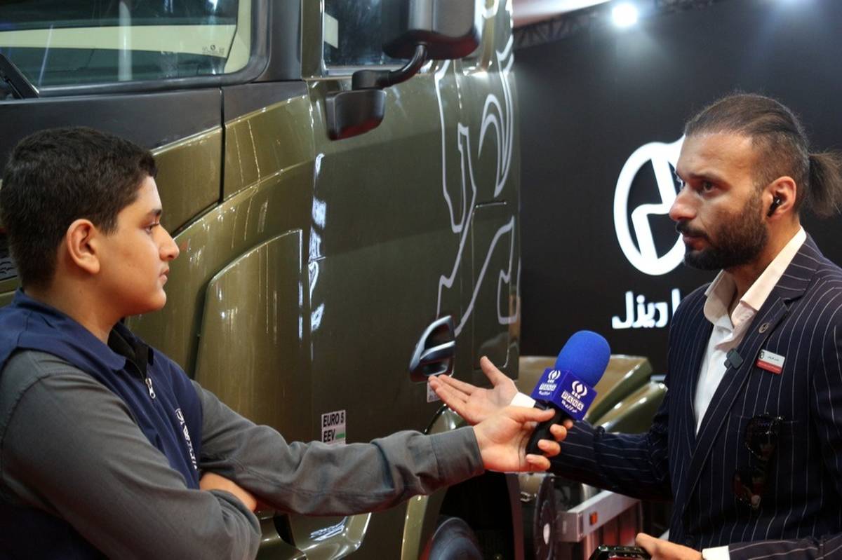 آریا دیزل در نمایشگاه مشهد از کامیون ۲۶ تن باری خود رونمایی کرد