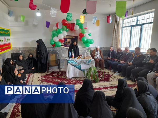 نواخته شدن زنگ گلبانگ انقلاب اسلامی در دبیرستان پگاه روستای مارکده