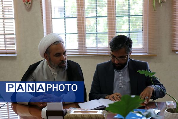 نشست هم‌اندیشی معاونت پرورشی و فرهنگی اداره‌کل آموزش و پرورش با ناحیه 4 مشهد
