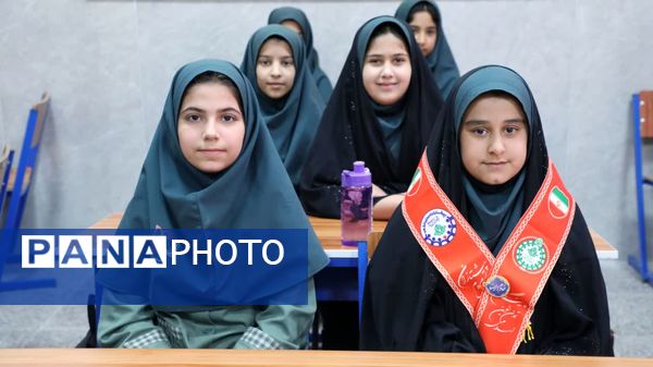 افتتاح مدرسه های خیرساز «نصیری طوسی» و «کارگر شریف» در اردکان با حضور وزیر آموزش و پرورش