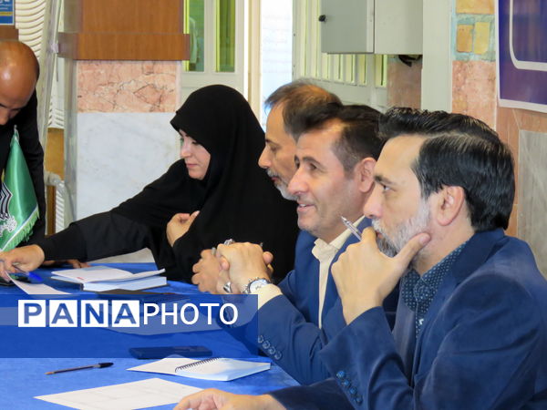 میزخدمت آموزش و پرورش ناحیه ۳ کرج فرصتی برای تعامل مستقیم و رفع مشکلات آموزشی