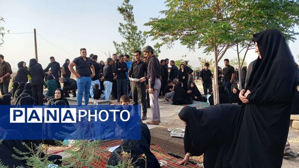 زیارت اهل قبور در غروب تاسوعای حسینی در روستای نقاب