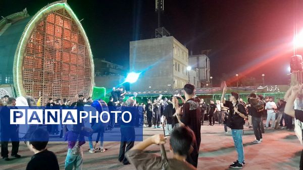 مراسم نخل‌گردانی شب عاشورا در حسینیه شهرک شهید فهمیده کرج