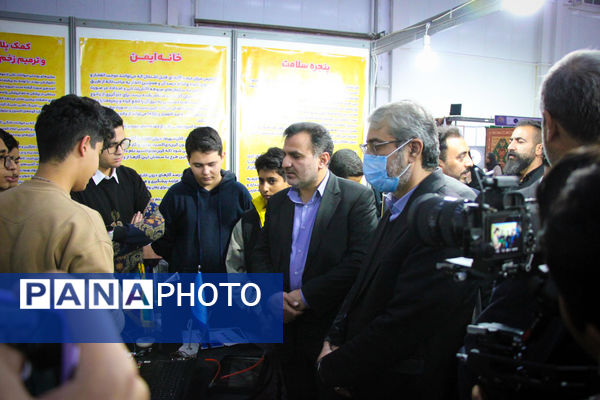 آغاز به‌کار نمایشگاه نوآوری و فناوری کاشان با ارائه دستاوردهای دانش‌آموزی