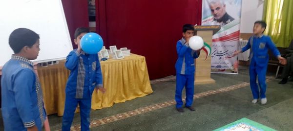 جشن قرآن در دبستان شهید فلاح‌زاده ابرکوه 