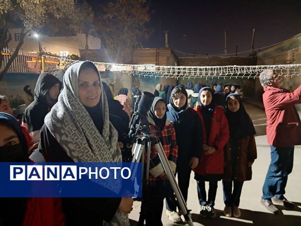 رصد ستارگان در مدرسه عزت طلایی
