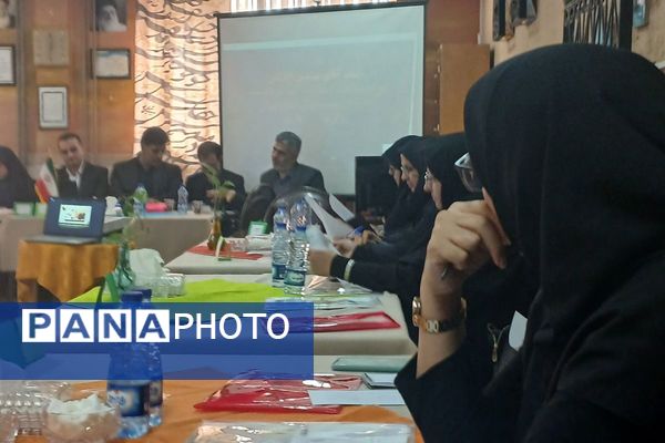 نشست تخصصی کارشناسان فنی و حرفه ای و کاردانش استان تهران در اسلامشهر