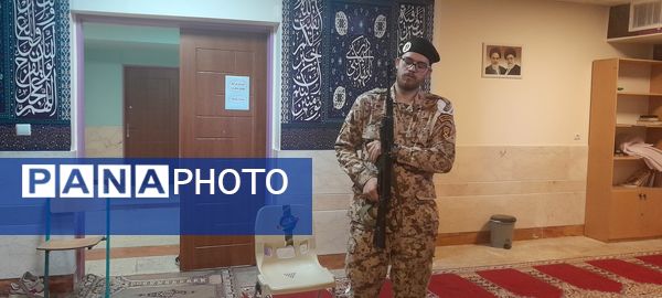 آموزش عملی آمادگی دفاعی در دبیرستان فرزانگان استعداد درخشان ملارد