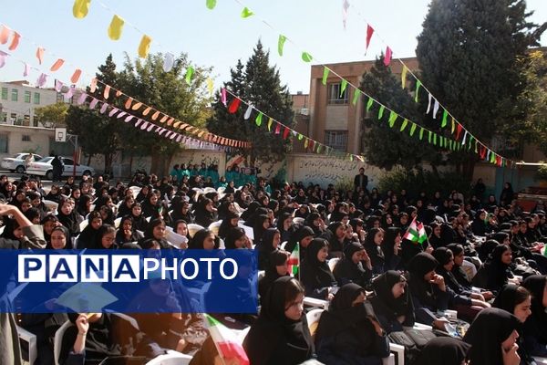 آیین نواختن زنگ بازگشایی مدارس در بهارستان‌2