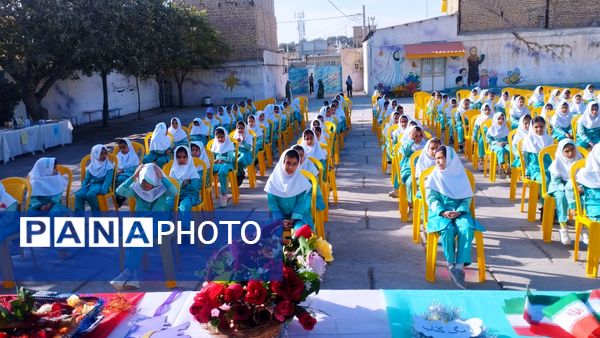 نواختن زنگ هفته کتاب و کتابخوانی در مدرسه شهید نجفیان