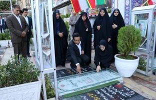 ادای احترام معاون آموزش ابتدایی وزیر آموزش و پرورش ‌‌به مقام شهید‌ سپهبد‌ حاج قاسم سلیمانی