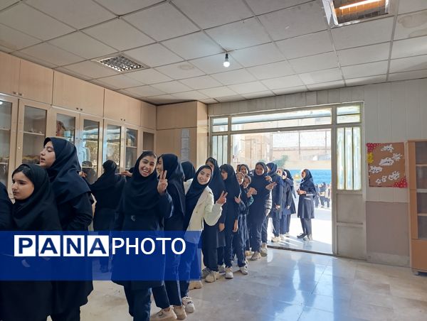 رقابت پرشور دانش آموزان در انتخابات شورای دبیرستان میرزا جعفر سروقد