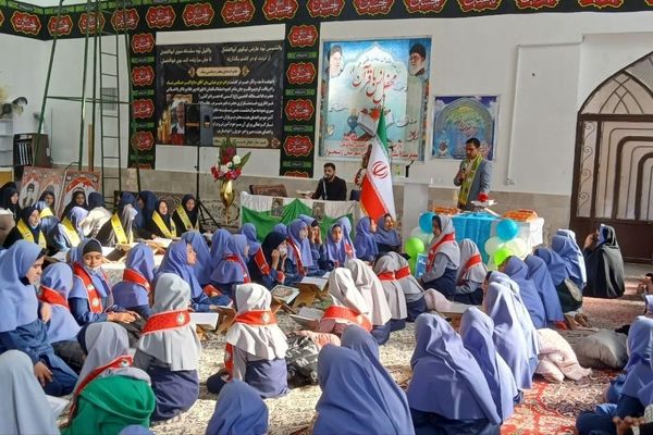 برگزاری محفل انس با قرآن کریم با حضور دانش آموزان دختر شهرستان رشتخوار