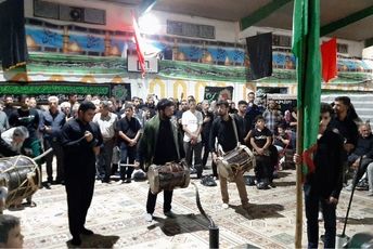 مراسم سوگواری شب تاسوعای حسینی در هیئت محبان علی‌بن‌ابی‌طالب (ع) فرهنگیان ناحیه سه شیراز