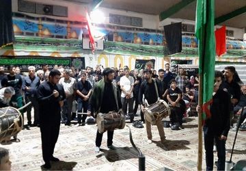 مراسم سوگواری شب تاسوعای حسینی در هیئت محبان علی‌بن‌ابی‌طالب (ع) فرهنگیان ناحیه سه شیراز