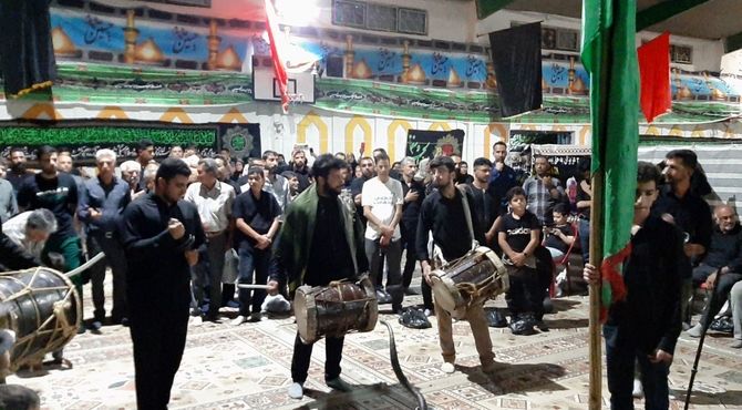 مراسم سوگواری شب تاسوعای حسینی در هیئت محبان علی‌بن‌ابی‌طالب (ع) فرهنگیان ناحیه سه شیراز