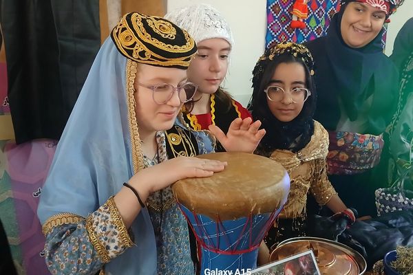 رنگین‌کمان فرهنگ‌ها در دل شهریار؛ جشنواره‌ای با طعم غذاهای محلی و لباس‌های رنگارنگ