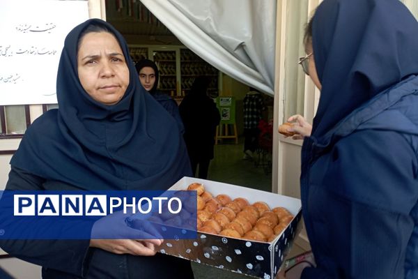 گرامیداشت ۱۳ آبان و یاد شهدای دانش‌آموز سال 57 در دبیرستان فرزانگان قوچان