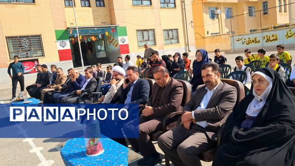 افزایش شور و نشاط دانش‌آموزان با افتتاح زمین چمن جدید دبستان امید و نوید فارسان