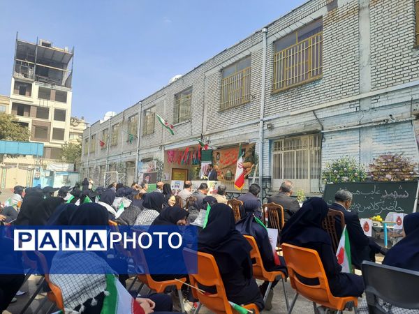 مراسم باشکوه زنگ ایثار و مقاومت در مدرسه شاهد تکتم ناحیه ۳