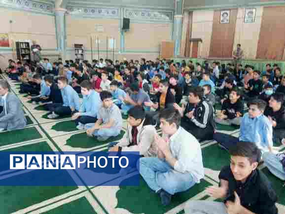  یادواره شهید و تقدیر از معلمان و دانش‌آموزان فعال در دبیرستان سما کاشمر