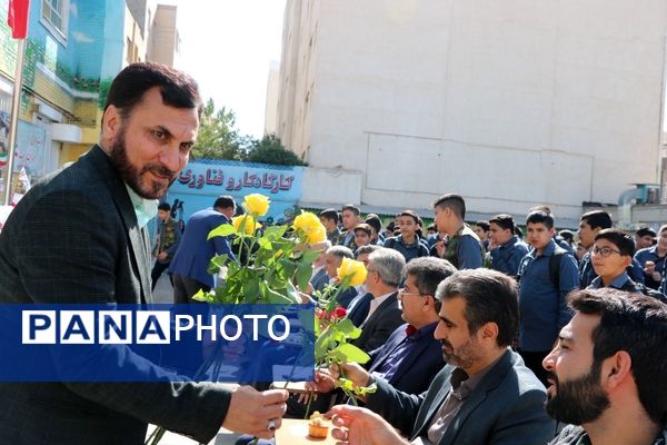 آیین بازگشایی مدارس و نواختن زنگ مهر ایثار و شهادت در ناحیه ۶ مشهد 