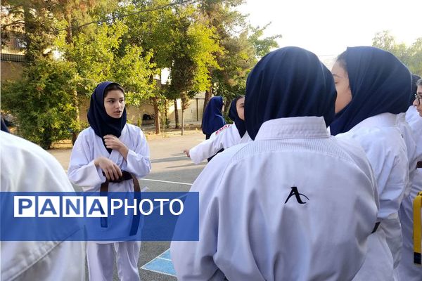 هفته تربیتبدنی در دبیرستان فرشتگان ناحیه ۴شیراز