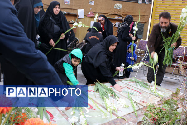 گلباران مزار شهدای گمنام قم در ایام الله دهه فجر