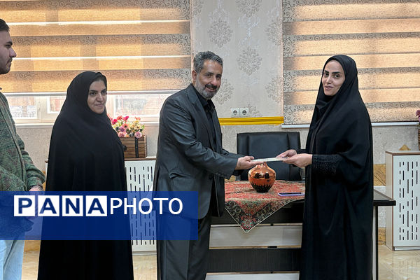 تقدیر از مدیران و معاونین پرورشی مدارس فعال اسلامشهر در اجرای برنامه‌های فرهنگی روز دانش آمور