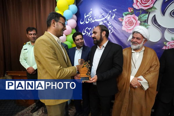 مراسم گرامیداشت روز معلم در شهرستان ورزنه