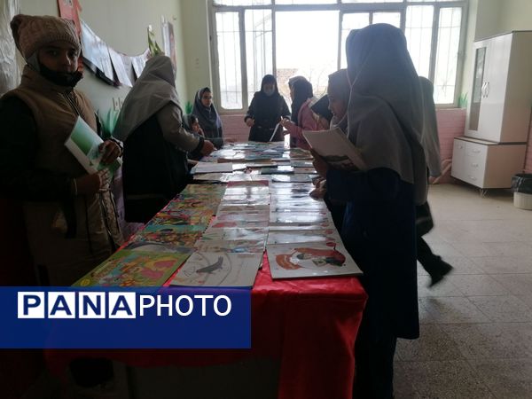 نمایشگاه کتاب در مدرسه تکتم خلیل آباد 