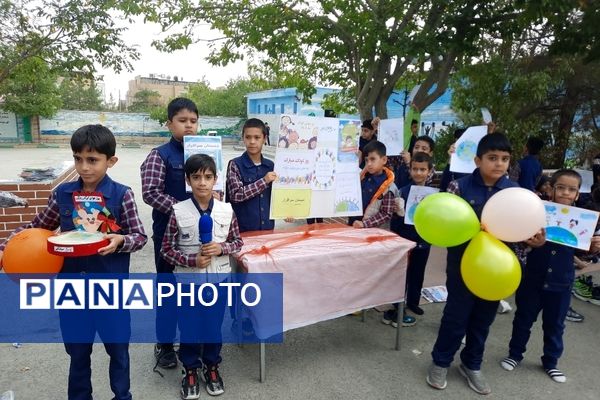 بمناسبت روز جهانی کودک برپایی جشنواره صبحانه سالم در دبستان پسرانه سرافراز ناحیه۷ مشهد