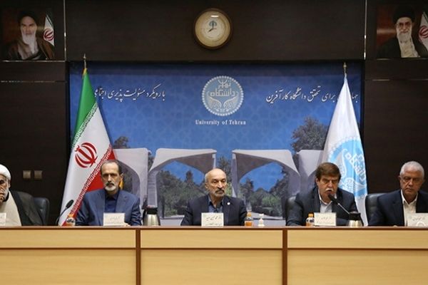 مسئولان باید خادم این ملّت نجیب باشند