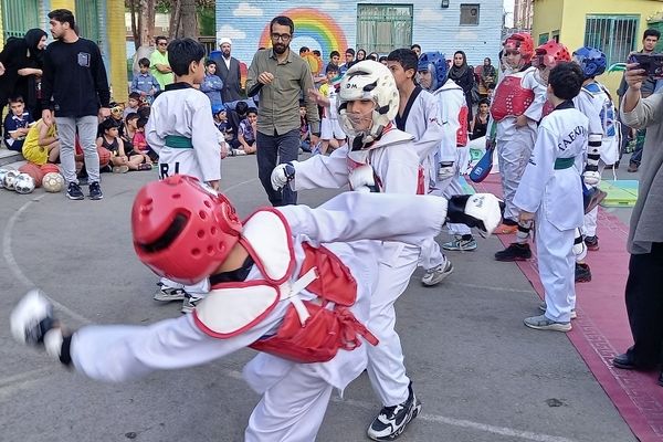 المپیاد ورزشی مدرسه شکوفه‌ها ناحیه 4 کرج در هفته تربیت بدنی  