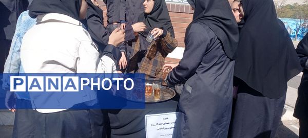  ایستگاه صلواتی به یاد شهدای نیروی انتظامی در دبیرستان فرهنگ
