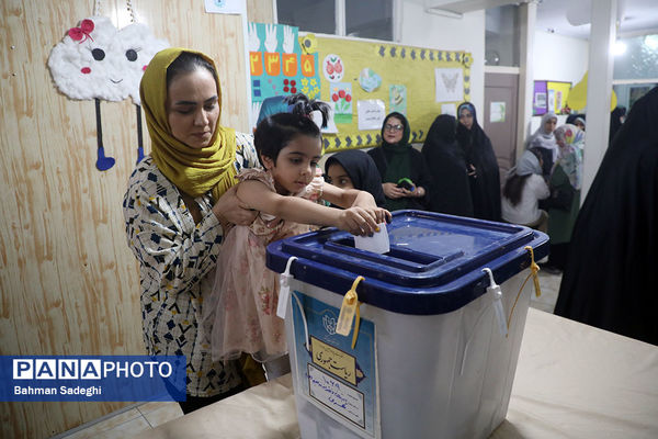 انتخابات چهاردهمین دوره ریاست جمهوری در مسجدالنبی میدان نبوت