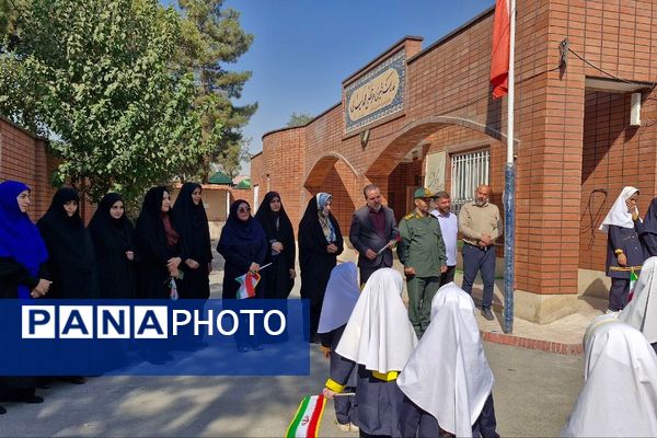 مزین کردن کلاس مدارس به نام شهدا با حضور مدیر آموزش و پرورش ناحیه دو شهرری 
